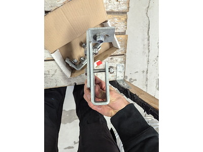 Vægbeslag 75 - 110 mm justerbar