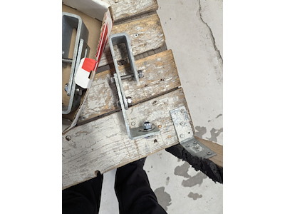 Vægbeslag 75 - 110 mm justerbar