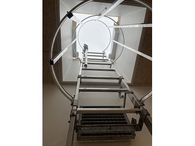 Lejder / vægstige m. rygbøjle 5,60 m | Ovenlys