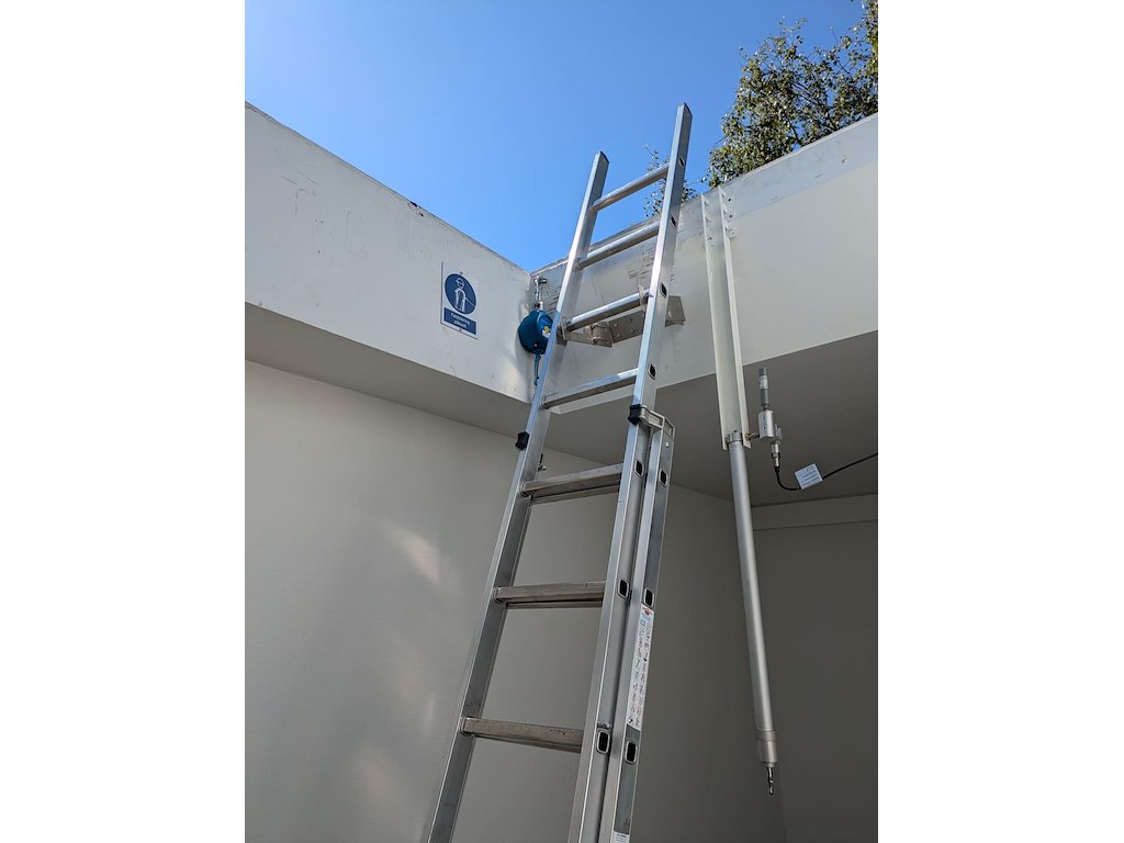 Ovenlysadgang med stigeholder | Faldhøjde over 3,5 m
